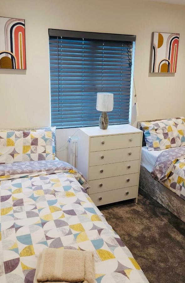 Green Lantern, Private En-Suite Double Bedroom 아벨리 외부 사진