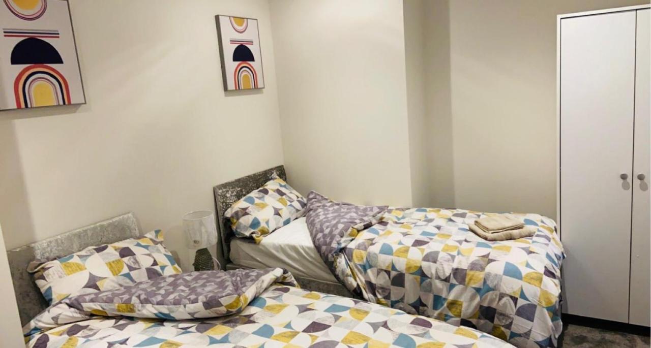 Green Lantern, Private En-Suite Double Bedroom 아벨리 외부 사진